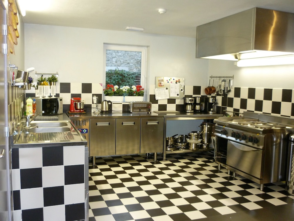 House, 5 Bedrooms, Accessible, Smoking