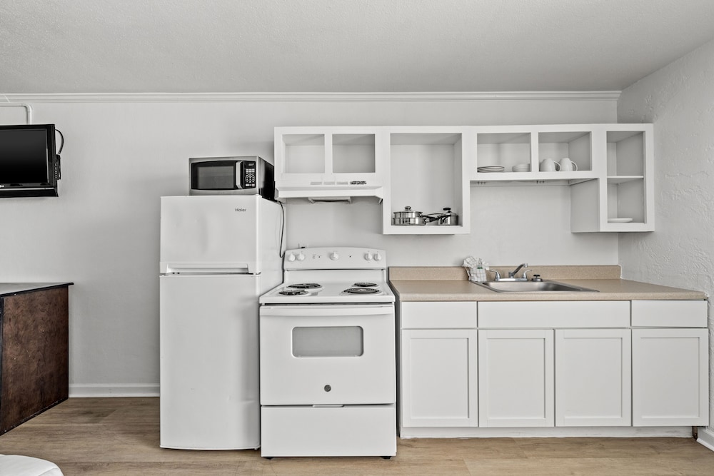 Standard Room, Kitchen, Ground Floor - Photo 10