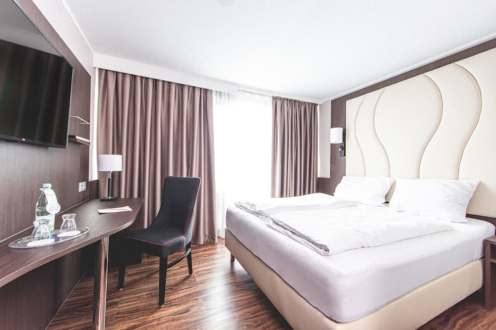 Standard Double Room, City View