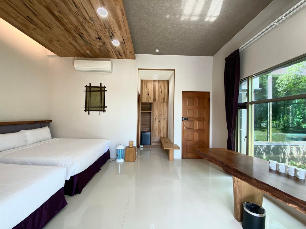 Basic Quadruple Room photo 2