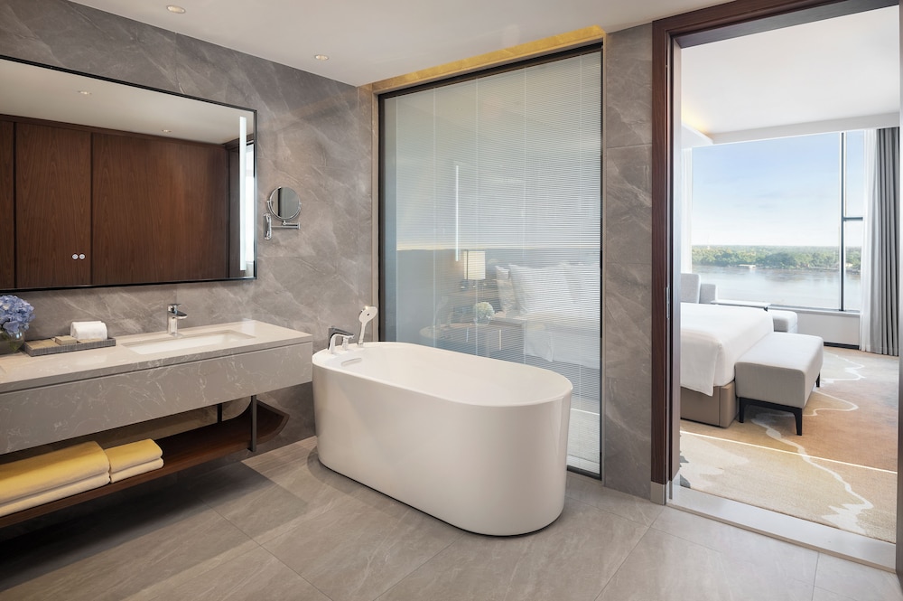 Executive Suite, River View