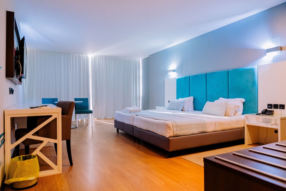 Standard Twin Room, Pool View photo 2