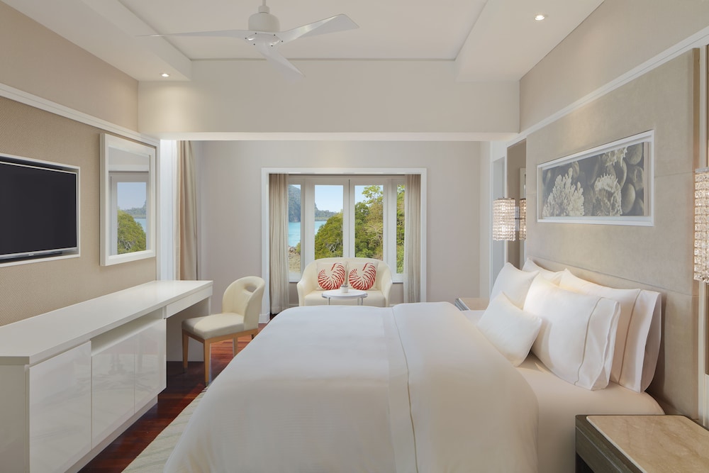 Suite, 2 Bedrooms - Photo 2