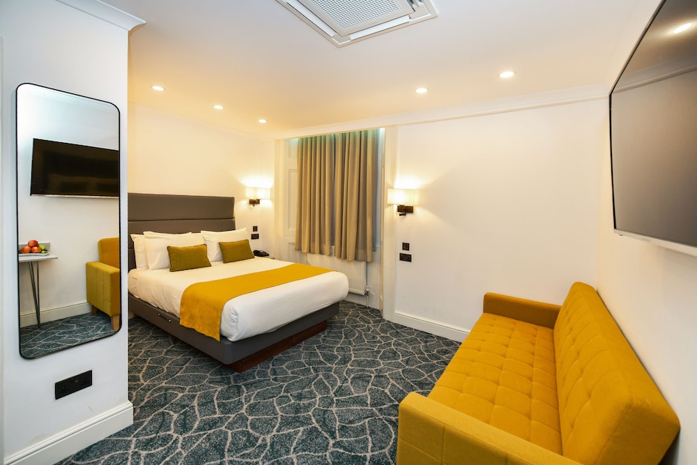 Junior Room, 1 Double Bed with Sofa bed photo 2