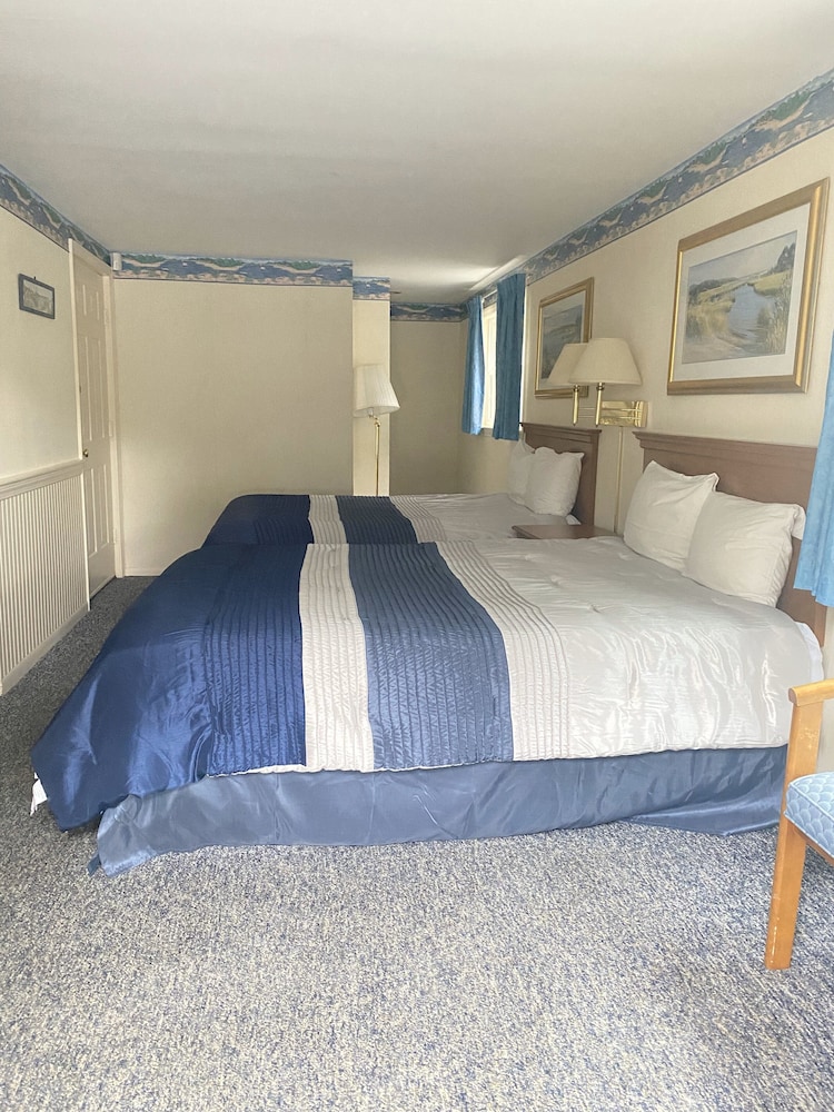 Standard Room, 2 Queen Beds, Non-Waterview photo 1