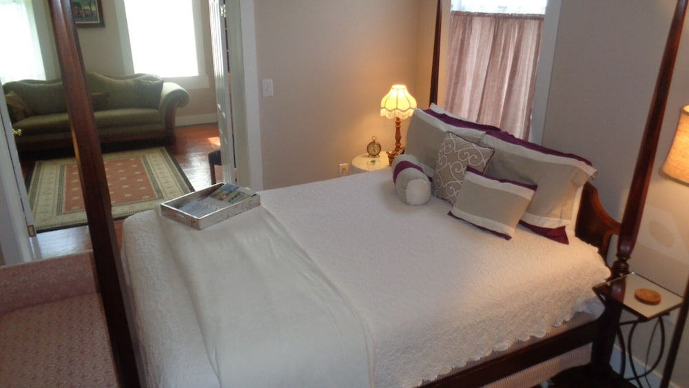 Dillman Suite, 1 Queen Bed, Non Smoking with Jaccuzzi photo 1