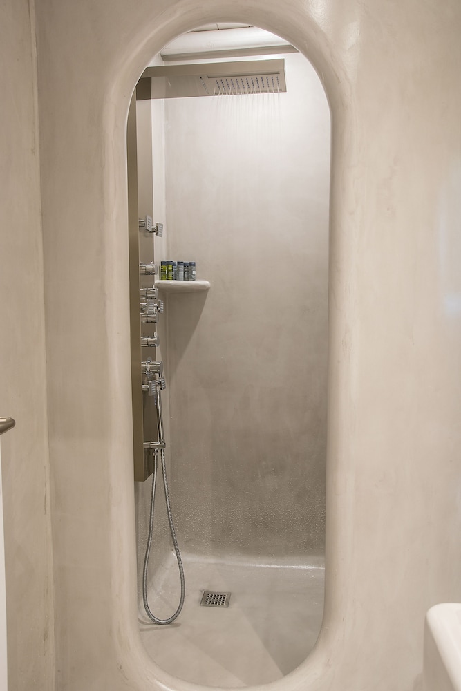 Executive Suite - Photo 2