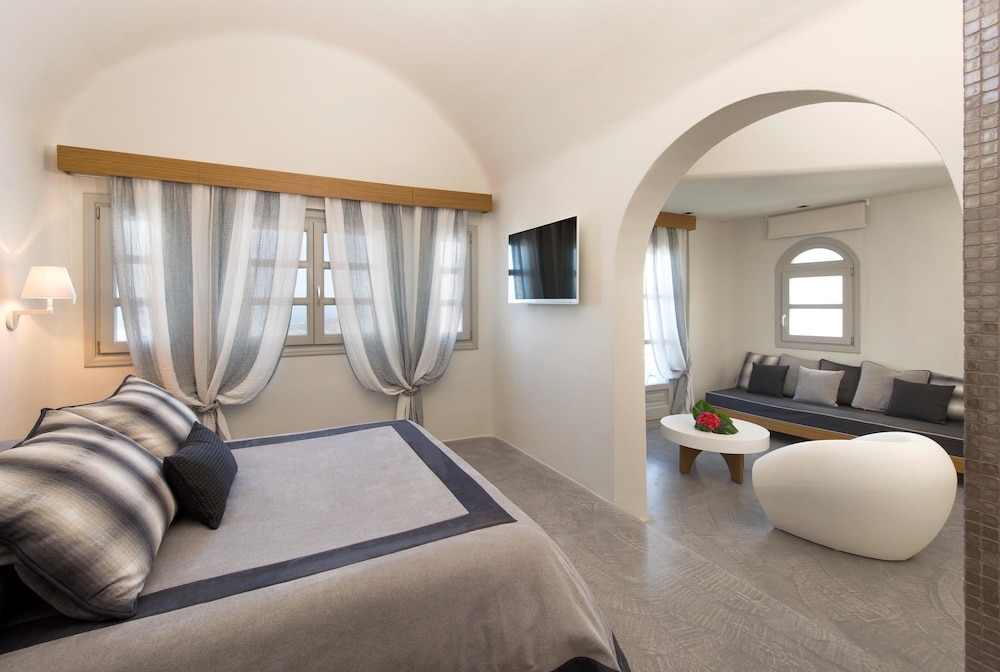 Suite (Avaton) - Photo 1