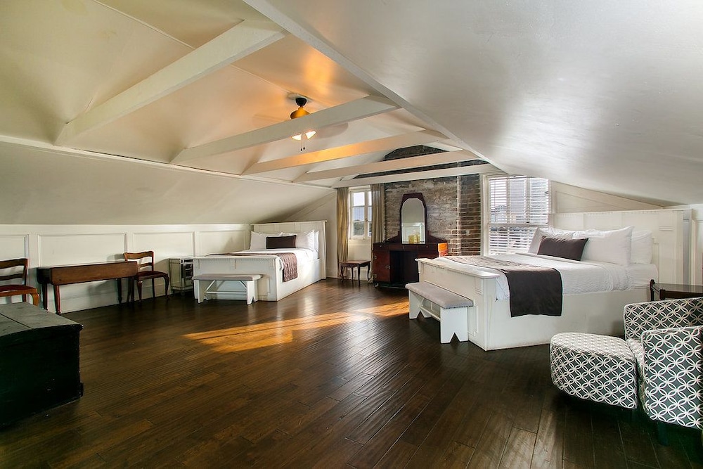 Family Single Room, 2 Queen Beds, City View