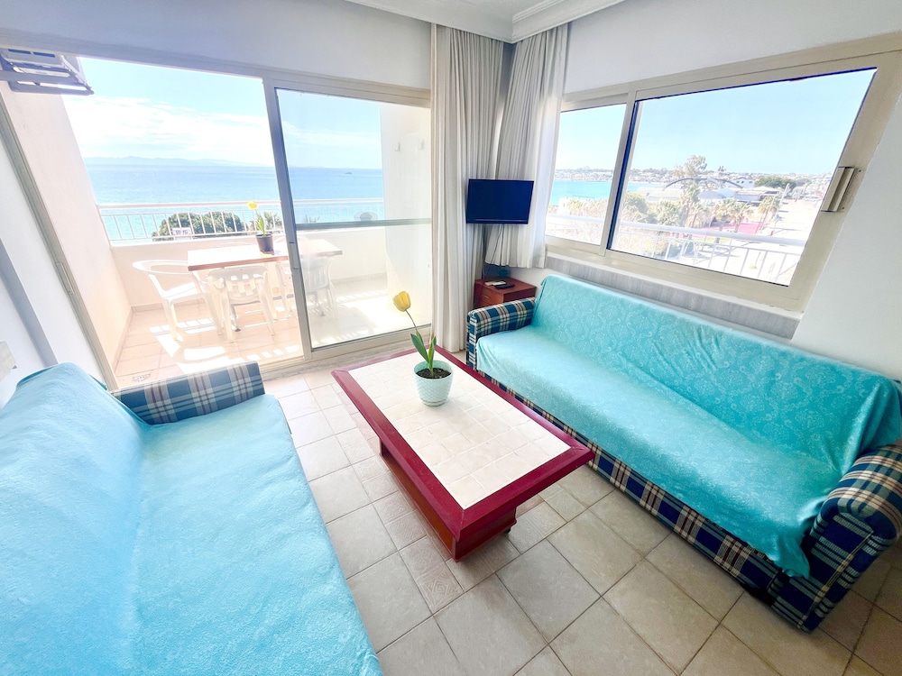 Family Apartment, 1 Bedroom, Kitchen, Sea View photo 2