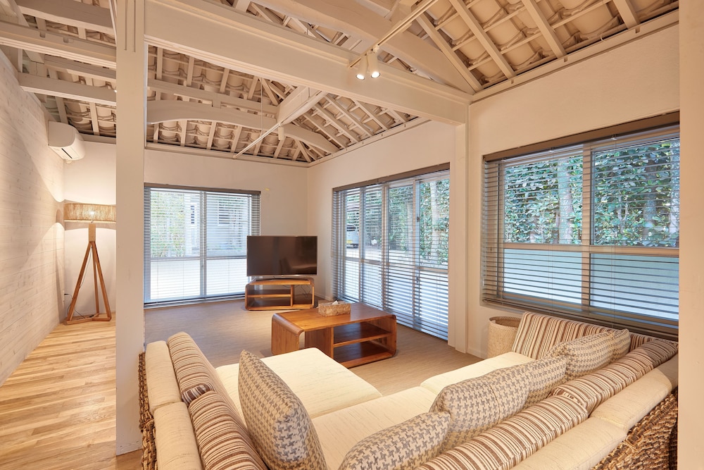 Villa photo 1