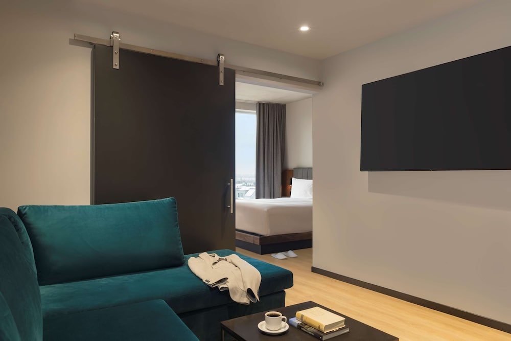 Suite, 1 King Bed