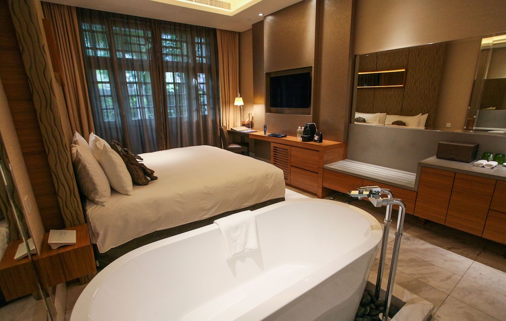 Deluxe Garden Room