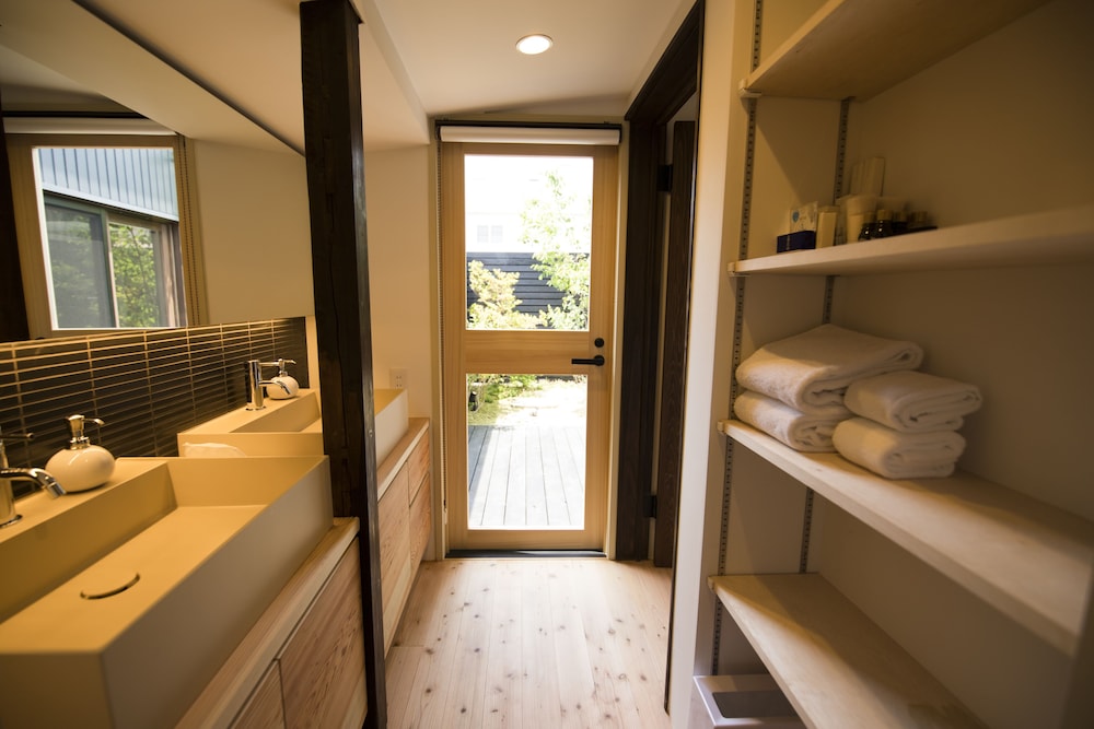 House (NADESHIKO) photo 2