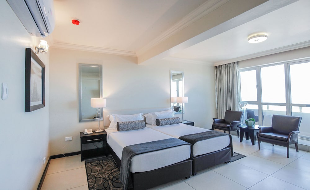 Deluxe Twin Room – Sea Facing - Photo 2