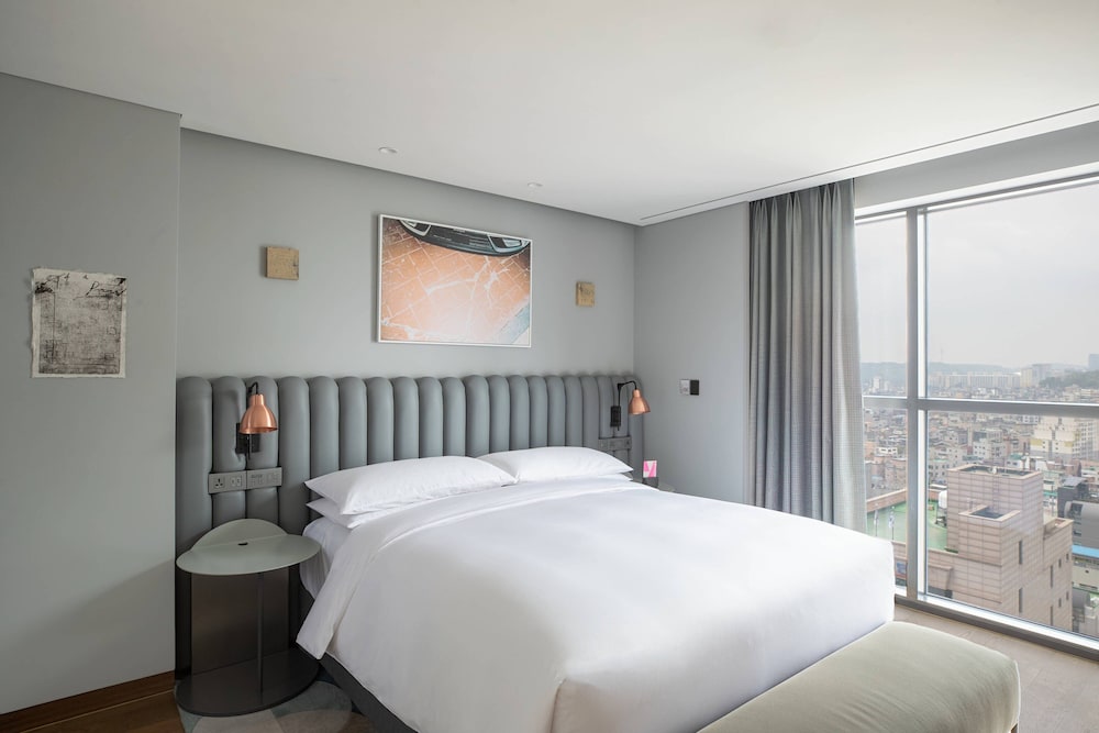 Artist Suite, 1 Bedroom, Non Smoking, City View photo 2