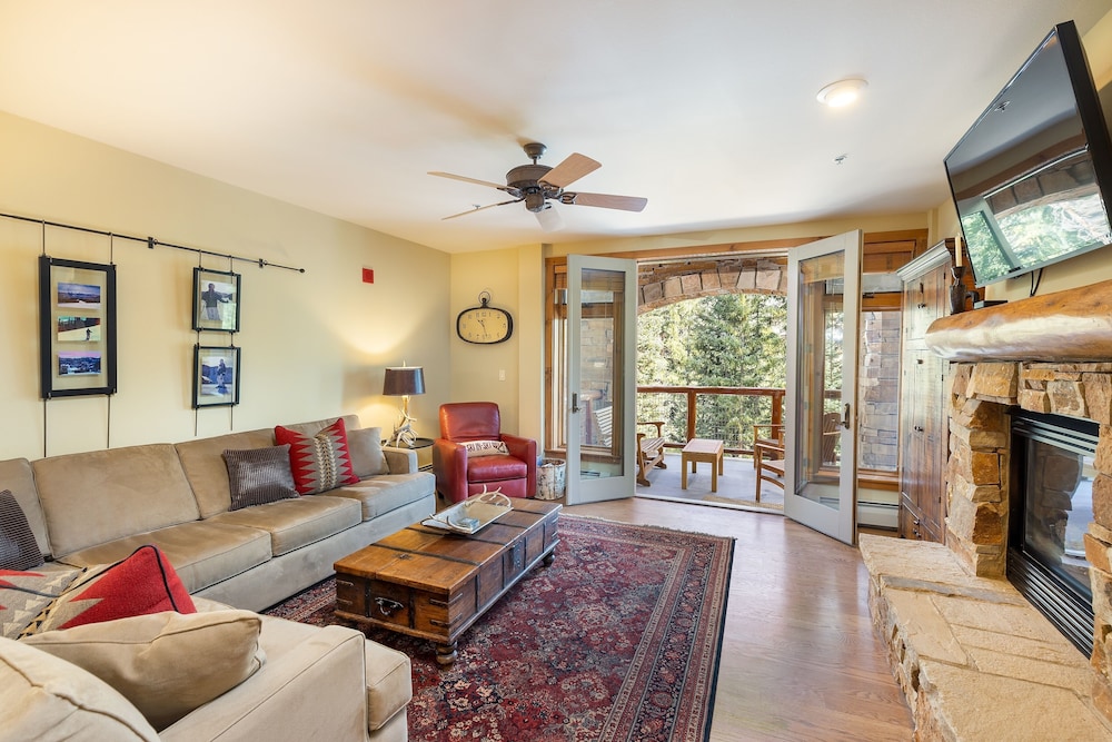 Condo, 2 Bedrooms