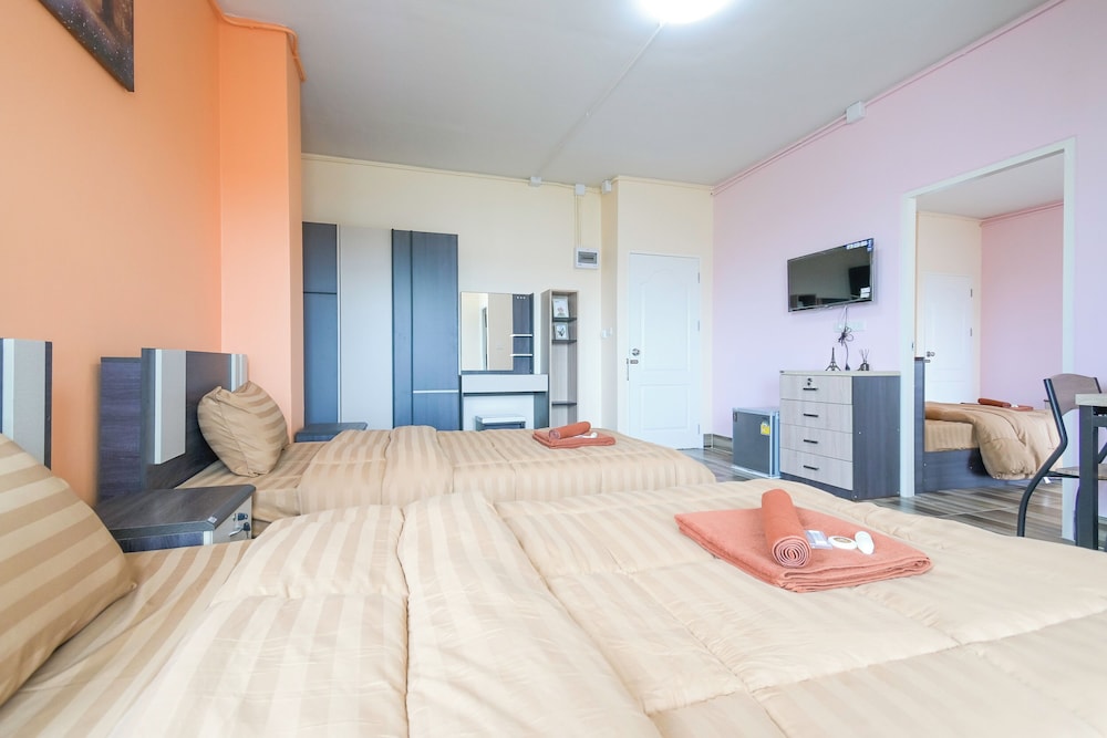 Family Room - Photo 4