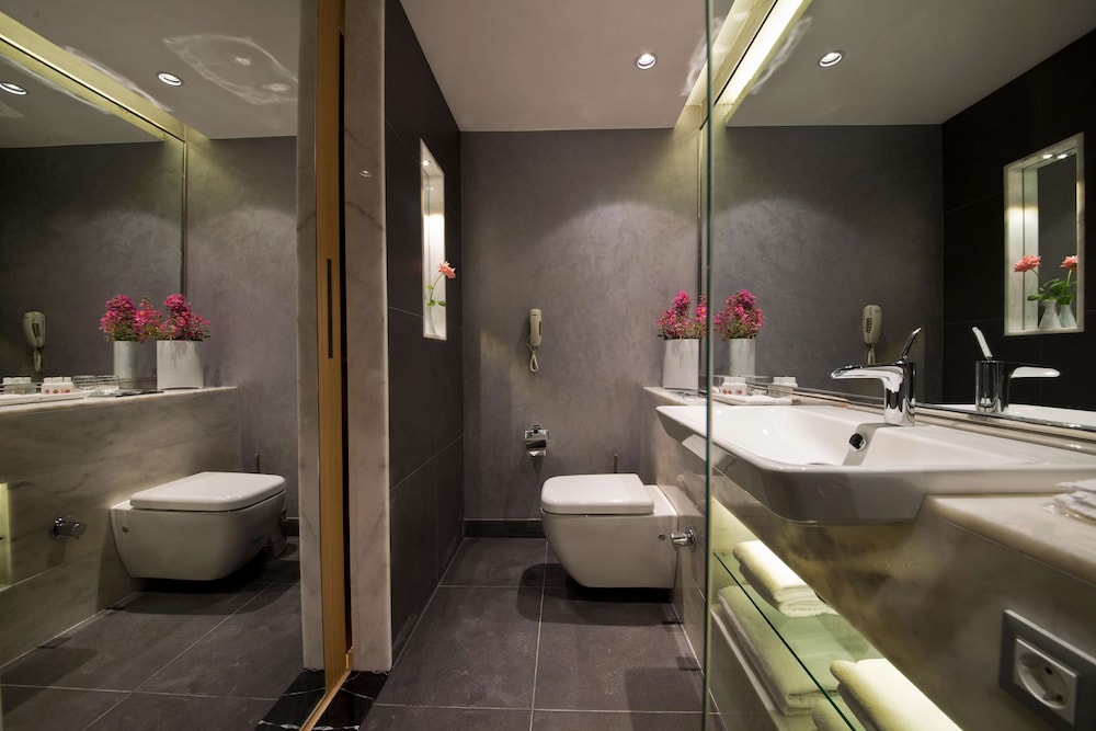 Deluxe Room, City View