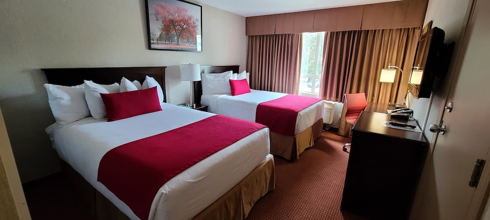 Standard Room, 2 Double Beds, Balcony, Park View - Photo 3