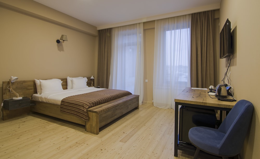 Premium Double Room, 1 King Bed, Non Smoking, Balcony