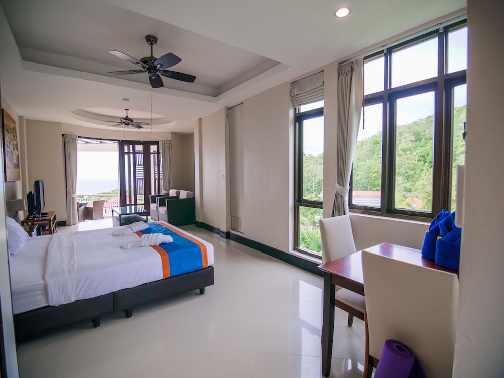 Sea View Studio with Private Rooftop - Photo 4