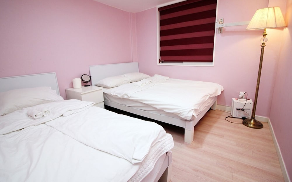 Room (No 304)