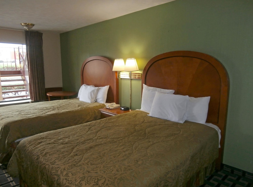 Room, 2 Double Beds, Non Smoking - Photo 4