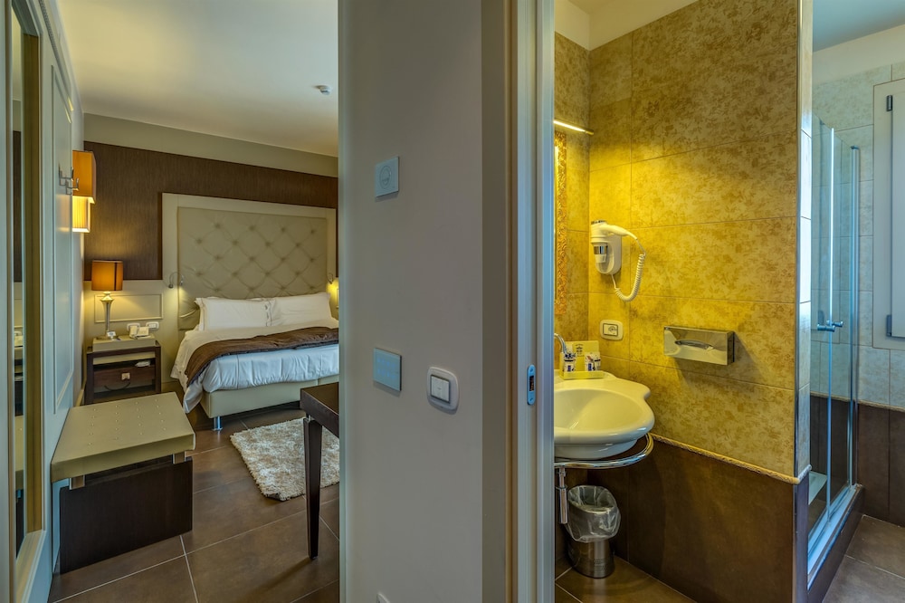 Superior Room, 1 King Bed, Non Smoking (Gulf View) photo 2