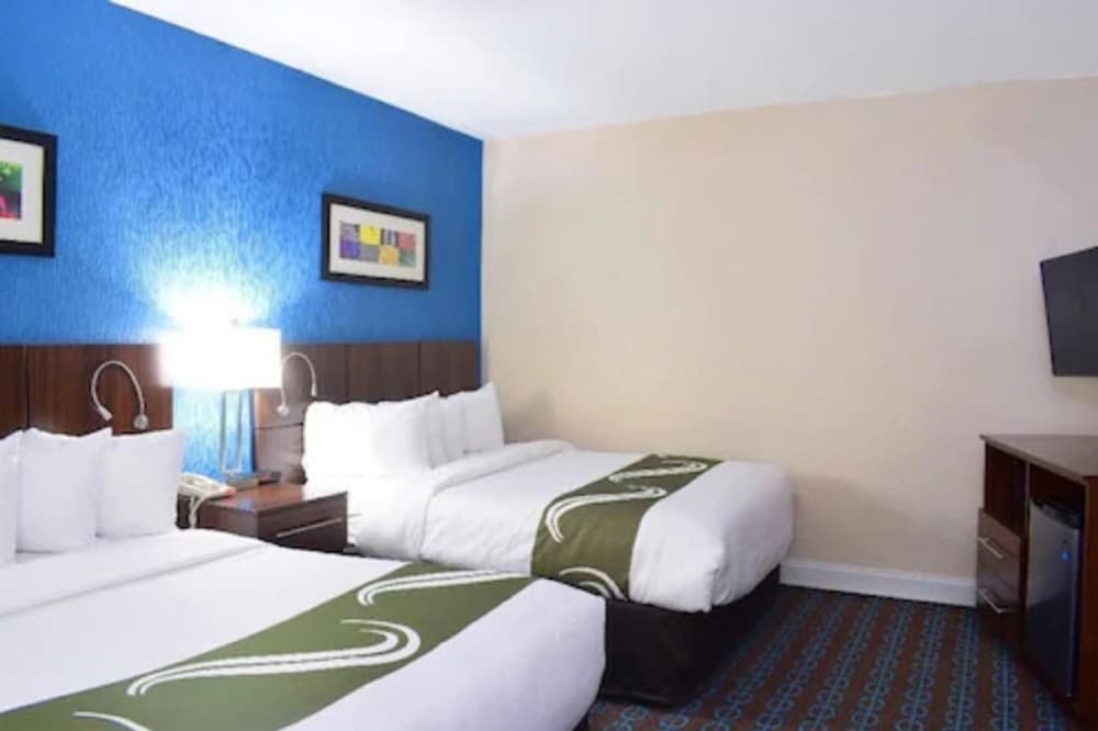 Deluxe Room, 2 Queen Beds, Non Smoking photo 3