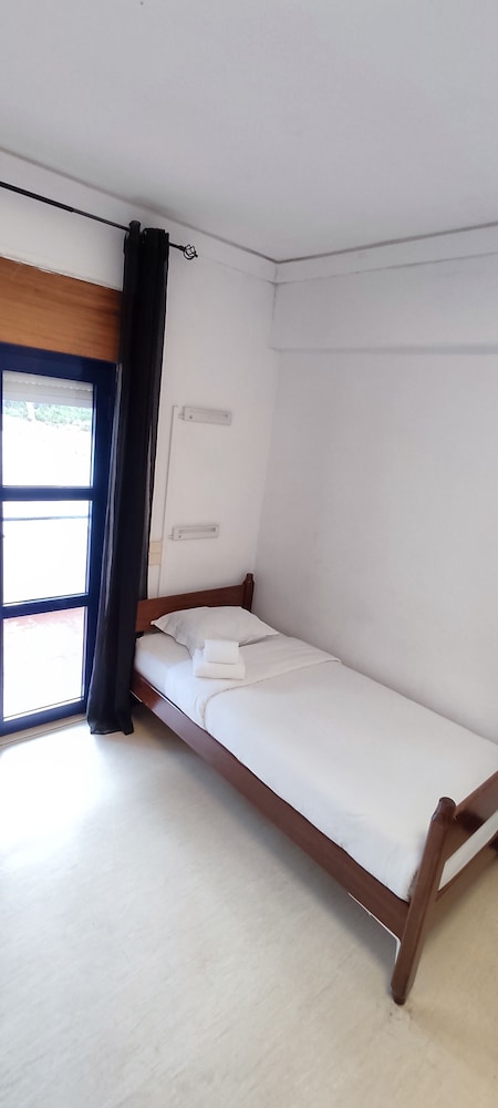 Twin Room, Shared Bathroom - Photo 3