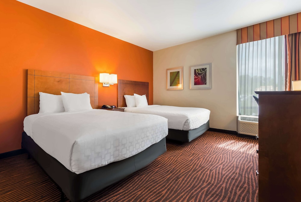 Standard Room, 2 Queen Beds, Non Smoking, Microwave - Photo 1