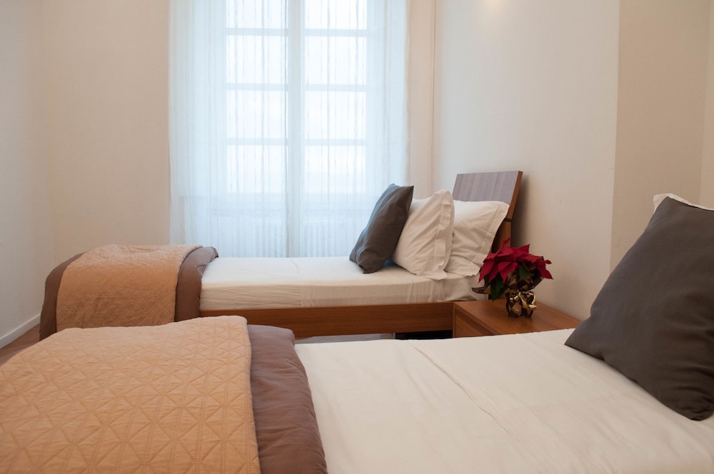 Deluxe Room, 2 Bedrooms, Ensuite photo 3