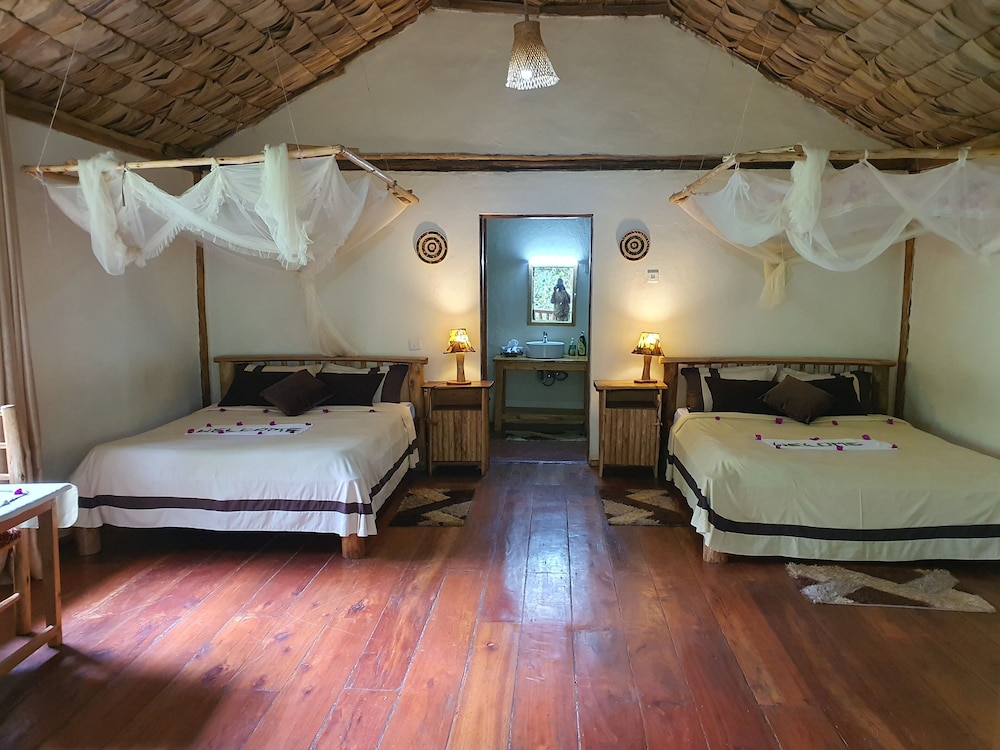 Luxury Cottage, 2 Queen Beds photo 3