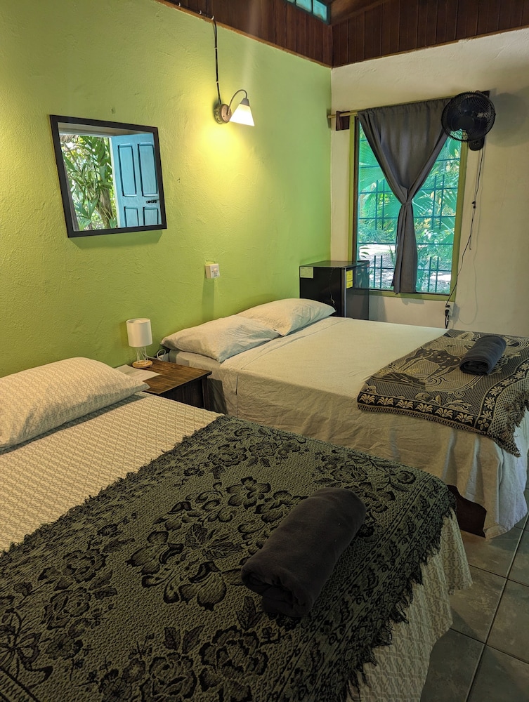 Standard Triple Room, 2 Double Beds, Non Smoking photo 2