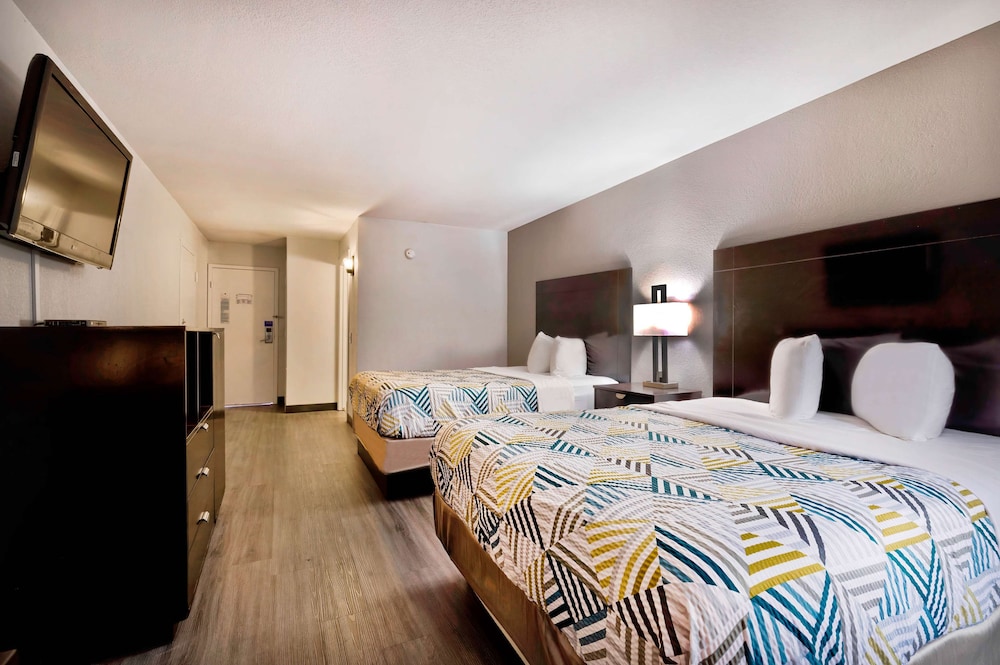 Standard Room, 2 Queen Beds, Non Smoking photo 3
