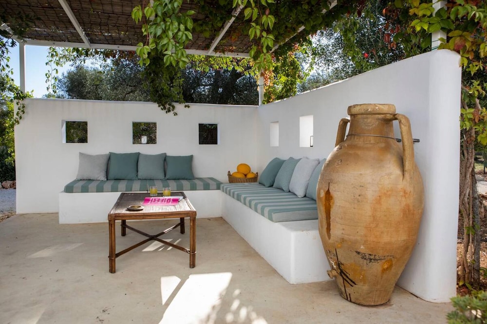 Villa photo 2