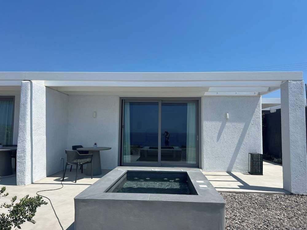 Honeymoon Studio Suite