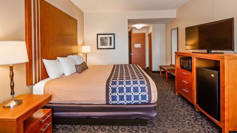 Suite, 1 King Bed, Accessible, Bathtub (with Sofabed) photo 2