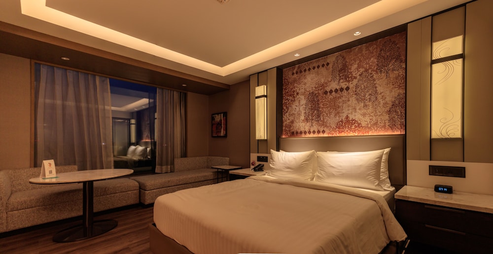 Executive Room, 1 King Bed - Photo 4