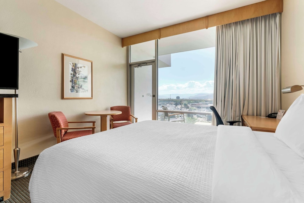 Deluxe Room, 1 Queen Bed, Non Smoking, Balcony (View) - Photo 1