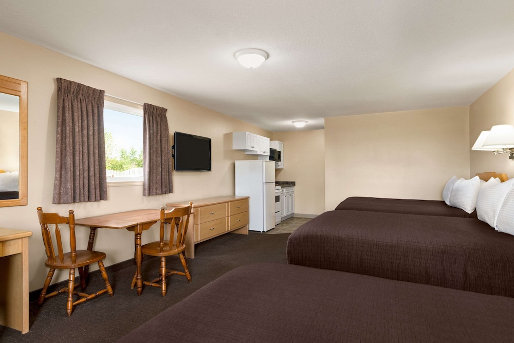 Room, Multiple Beds, Non Smoking, Kitchen