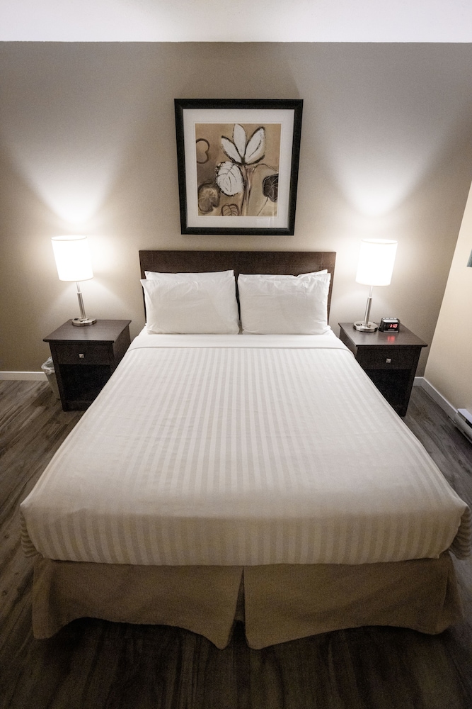 Deluxe Suite, 2 Queen Beds, Kitchen - Photo 4
