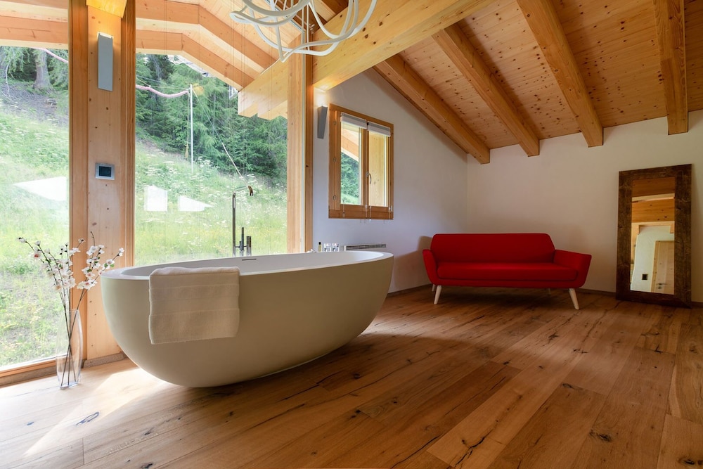 Chalet (4 Bedrooms) photo 2