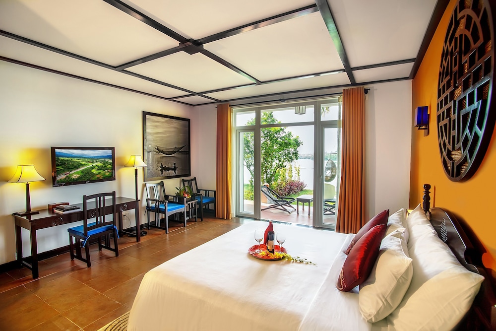 Grand Deluxe, River View - Photo 3