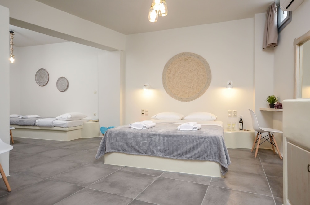 Standard Quadruple Room, Non Smoking, Kitchenette