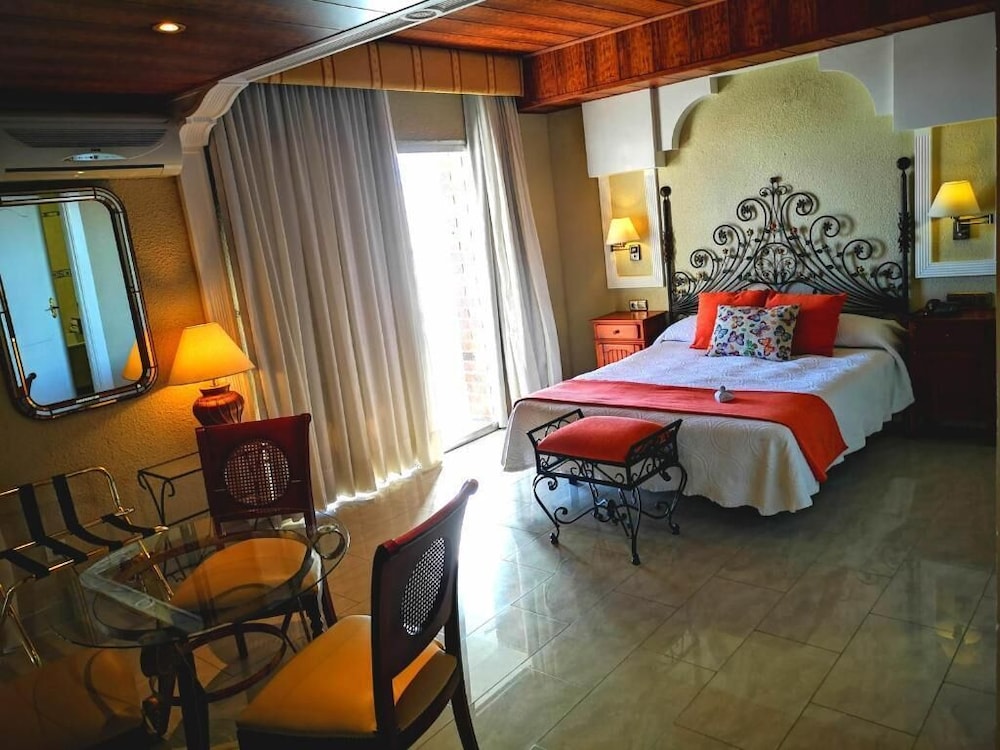 Deluxe Double Room, Jetted Tub photo 2