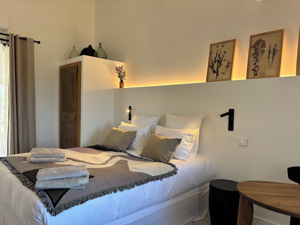Double Room, Pool View photo 1