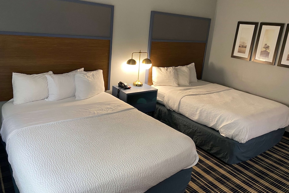 Room, 2 Queen Beds, Accessible, Non Smoking - Photo 1