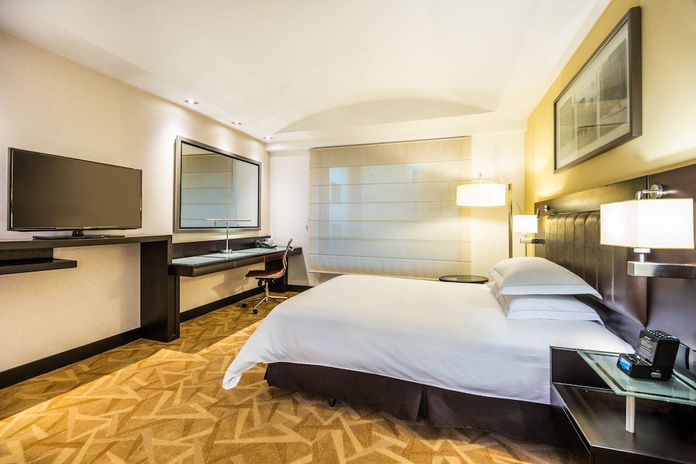 Deluxe Room, 1 King Bed - Photo 11